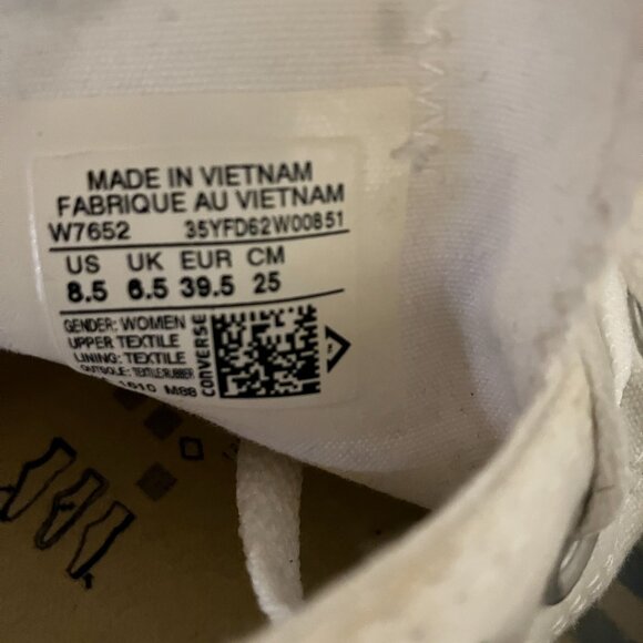 "I DO" CUSTOM CONVERSE SNEAKER - Picture 9 of 9